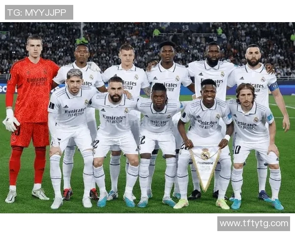 全球足球明星阵容精彩图片展示让你领略球场上的传奇风采